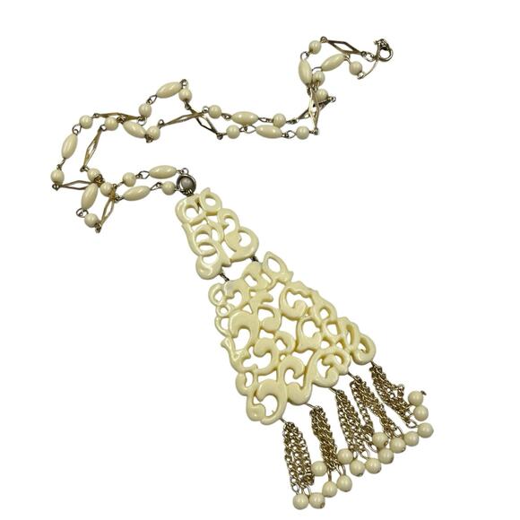 VINTAGE MIDCENTURY PLASTIC TASSEL PENDANT NECKLACE 1960s GROOVY LIGHTWEIGHT VGUC - Picture 3 of 4